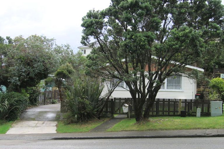 Photo of property in 72 Stewart Drive, Newlands, Wellington, 6037