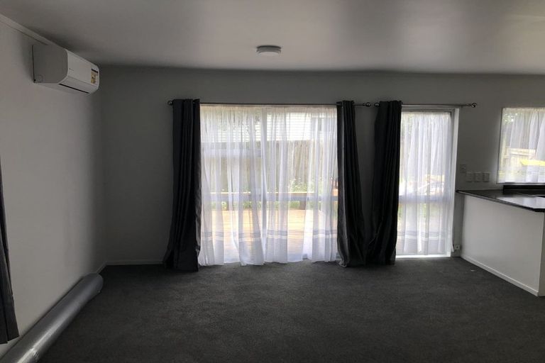 Photo of property in 2/388 Te Atatu Road, Te Atatu Peninsula, Auckland, 0610