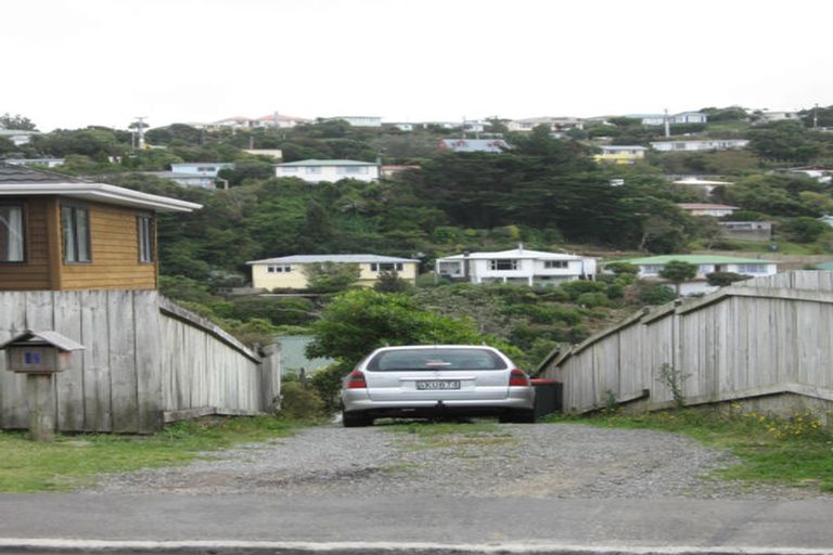 Photo of property in 11/11a Glanmire Road, Newlands, Wellington, 6037