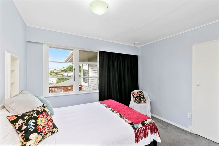 Photo of property in 61 Salford Street, Newlands, Wellington, 6037