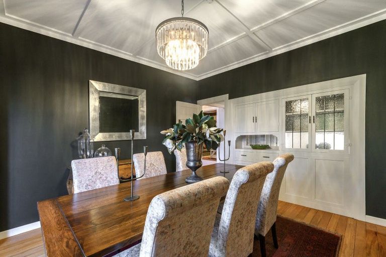 Photo of property in 247 Devonport Road, Tauranga, 3110