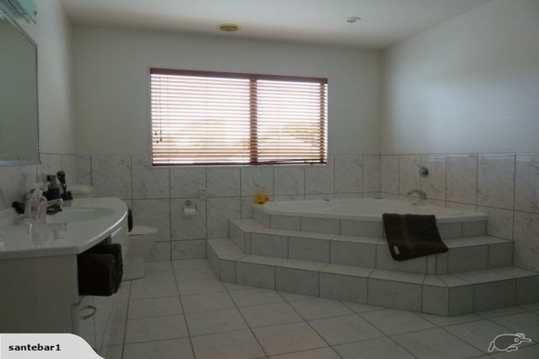 Photo of property in 30 Molyneux Close, Whitby, Porirua, 5024