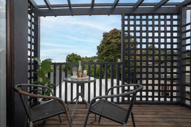 Photo of property in 40 Kent Terrace, Taradale, Napier, 4112