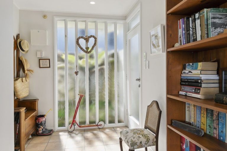 Photo of property in 8 Simla Crescent, Khandallah, Wellington, 6035