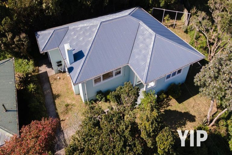 Photo of property in 58 Kenmore Street, Newlands, Wellington, 6037