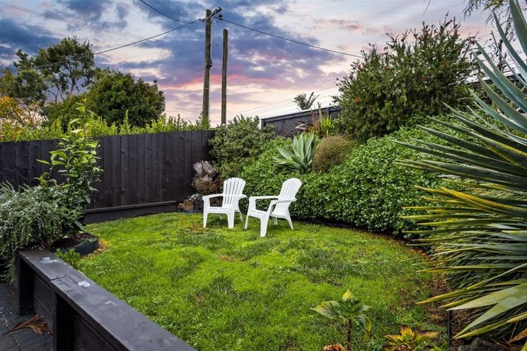 Photo of property in 68a Colwill Road, Massey, Auckland, 0614