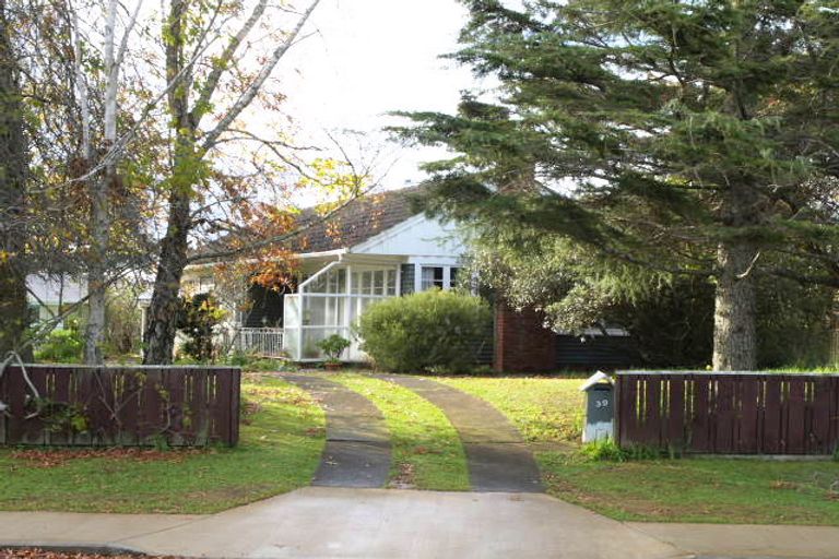Photo of property in 39 Hallberry Road, Mangere East, Auckland, 2024