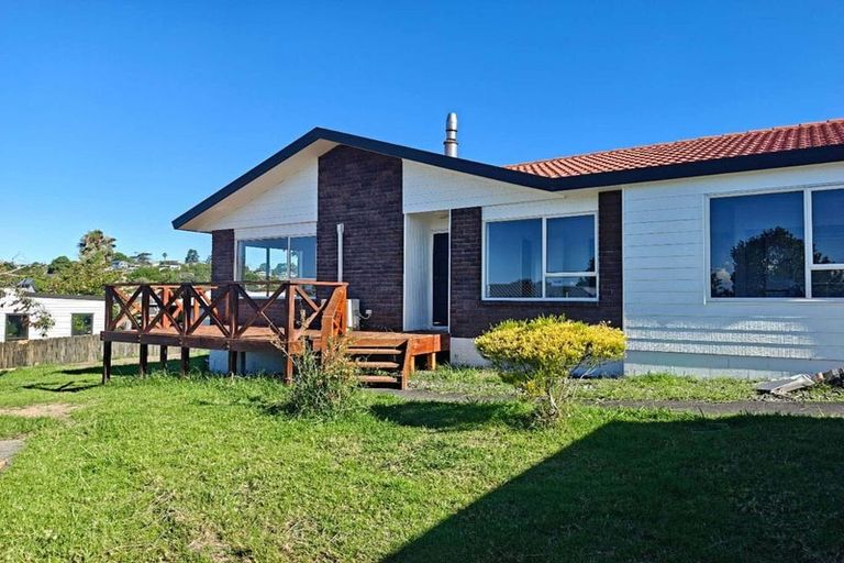 Photo of property in 20 Jumento Place, Unsworth Heights, Auckland, 0632