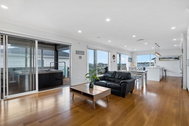 Photo of property in 2 Arriere Lane, Silverdale, 0932