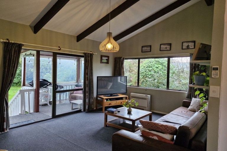 Photo of property in 6 Hickford Place, Okato, 4335