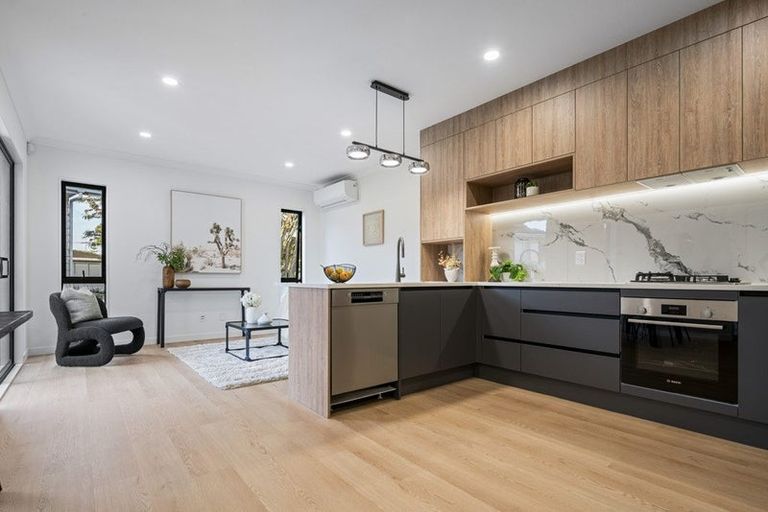 Photo of property in 24b Scarlock Avenue, Browns Bay, Auckland, 0630