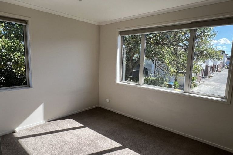 Photo of property in 24 Akeake Lane, Manurewa, Auckland, 2102