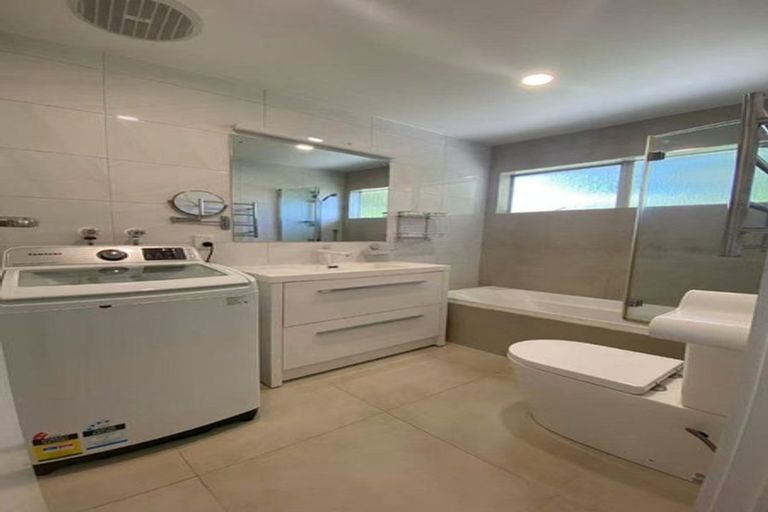 Photo of property in 29 Ayton Drive, Totara Vale, Auckland, 0629