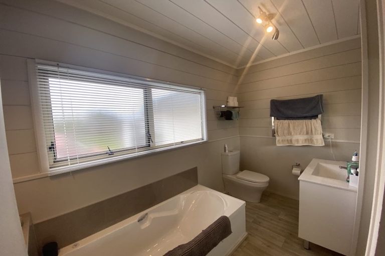 Photo of property in 24 Meachen Terrace, Waiuku, 2123