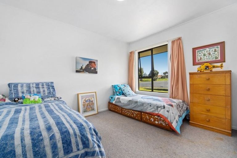 Photo of property in 1 Frank Bunce Grove, Flat Bush, Auckland, 2019