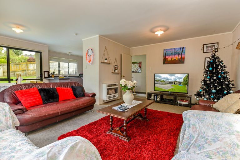 Photo of property in 11 Jordan Way, Kelvin Grove, Palmerston North, 4414