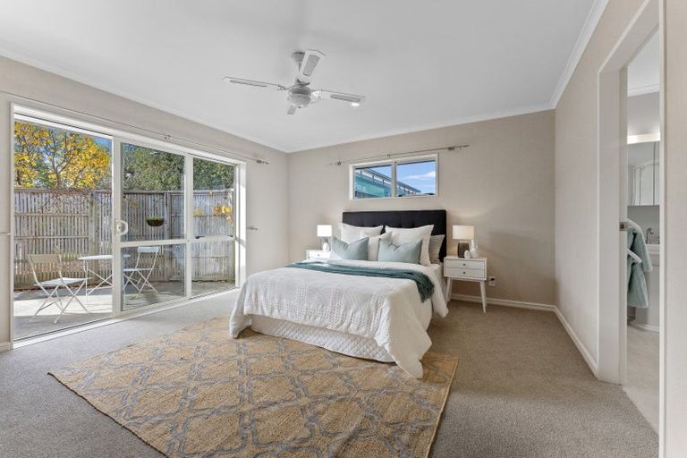 Photo of property in 6 Daniel Place, Kelvin Grove, Palmerston North, 4414