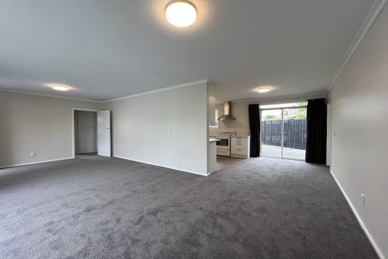 Photo of property in 5 Shirldale Place, Avonhead, Christchurch, 8042