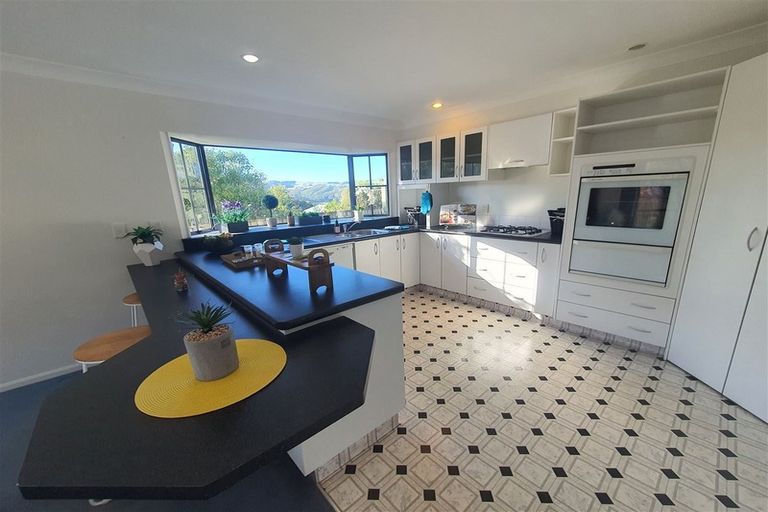 Photo of property in 17 Claverton Grove, Churton Park, Wellington, 6037