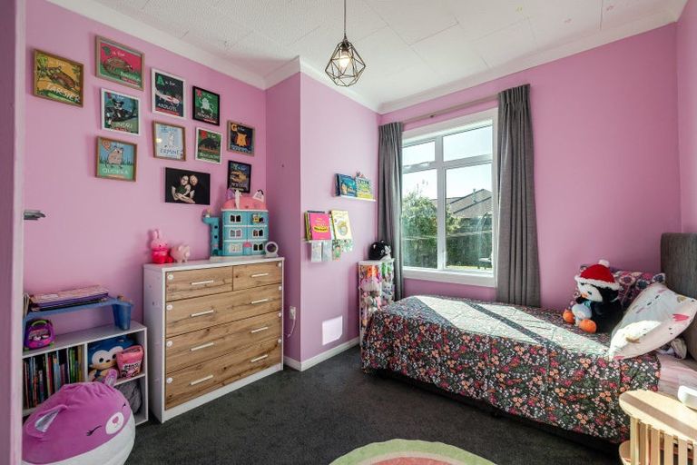 Photo of property in 5 Perrin Place, Kelvin Grove, Palmerston North, 4414