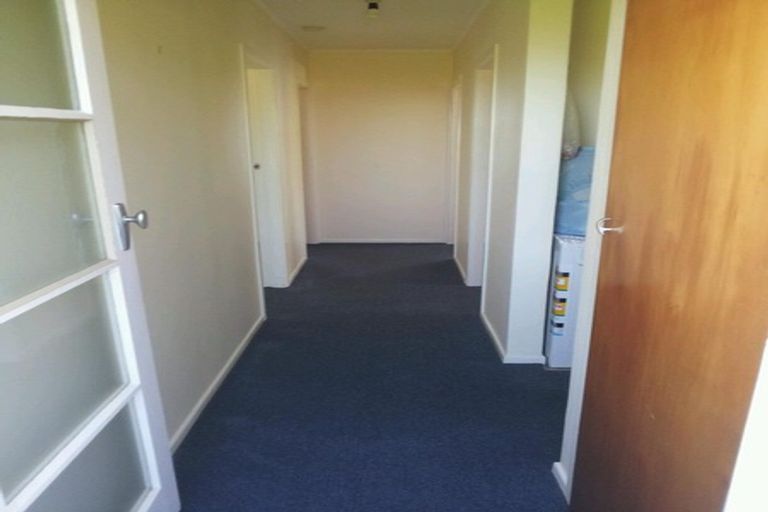 Photo of property in 45a Edgecombe Street, Newlands, Wellington, 6037