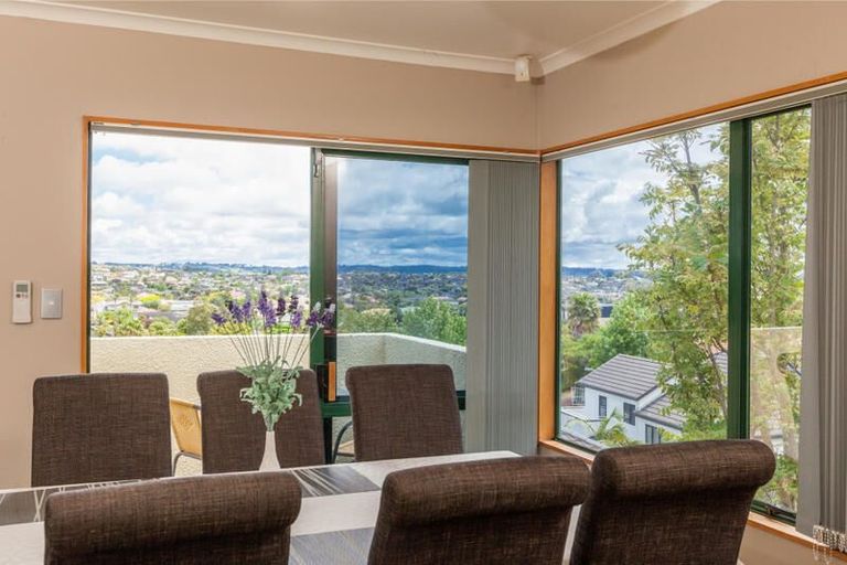 Photo of property in 2/150 Luckens Road, West Harbour, Auckland, 0618