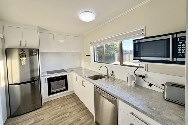 Photo of property in 6 Bethel Court, Milson, Palmerston North, 4414