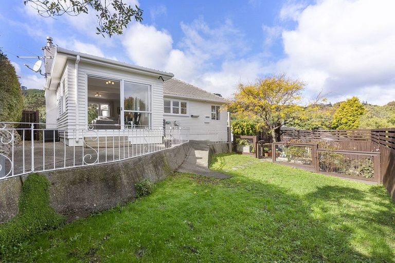 Photo of property in 21 Cecil Road, Tawa, Wellington, 5028