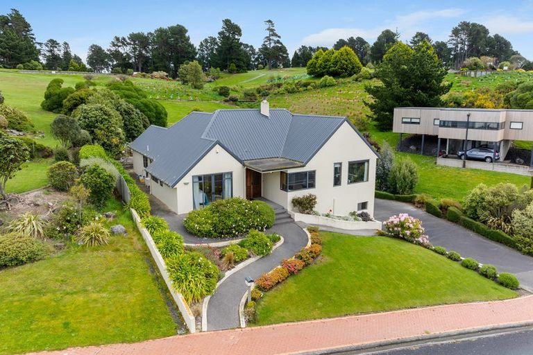 Photo of property in 2 Highgrove, Saint Clair, Dunedin, 9012