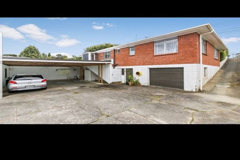 Photo of property in 196 Don Buck Road, Massey, Auckland, 0614