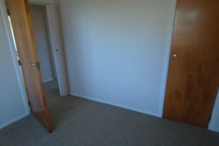 Photo of property in 23a Somes Crescent, Newlands, Wellington, 6037