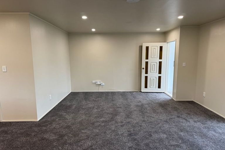 Photo of property in 2/6 Raddock Place, Half Moon Bay, Auckland, 2012