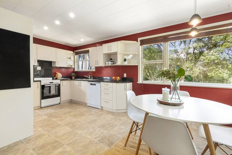 Photo of property in 11 Pelorous Street, Paparangi, Wellington, 6037