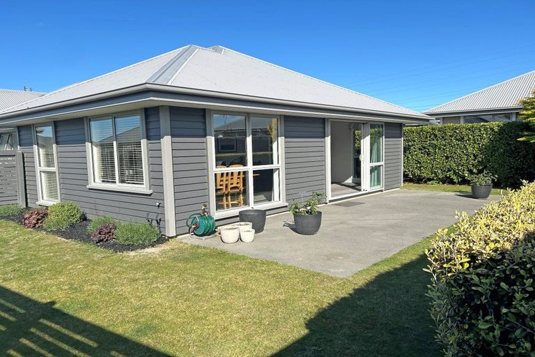 Photo of property in 14 Pimlico Place, Rangiora, 7400