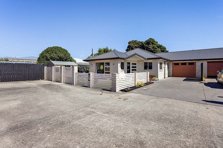 Photo of property in 24 Princes Street, Hawera, 4610