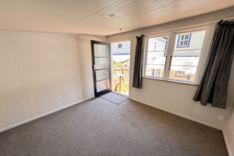 Photo of property in 19 Holloway Road, Aro Valley, Wellington, 6021