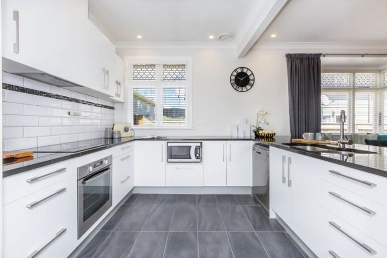 Photo of property in 50f1- King Street, Ebdentown, Upper Hutt, 5018