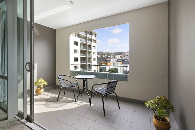Photo of property in Sanctum Apartment, 10 Ebor Street, Te Aro, Wellington, 6011