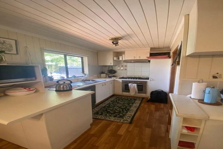 Photo of property in 3/76 Kaurilands Road, Titirangi, Auckland, 0604