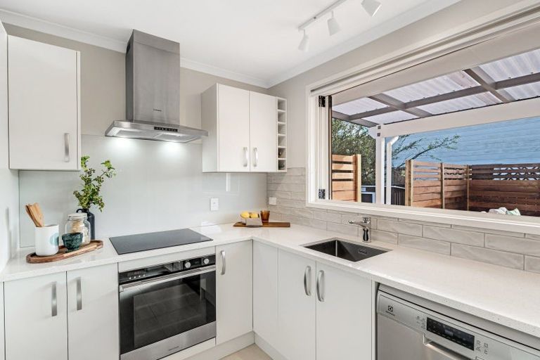 Photo of property in 10a Tomintoul Place, Highland Park, Auckland, 2010