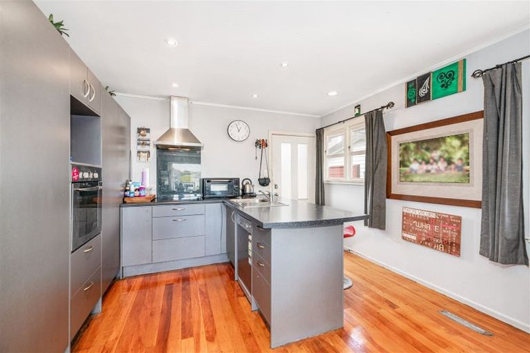 Photo of property in 39 Kingdale Road, Henderson, Auckland, 0610