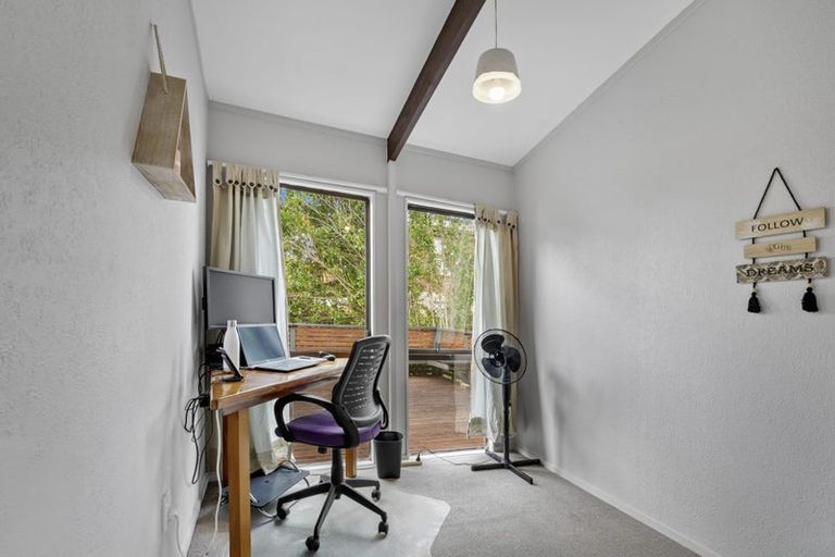 Photo of property in 2/180 Henderson Valley Road, Henderson, Auckland, 0612