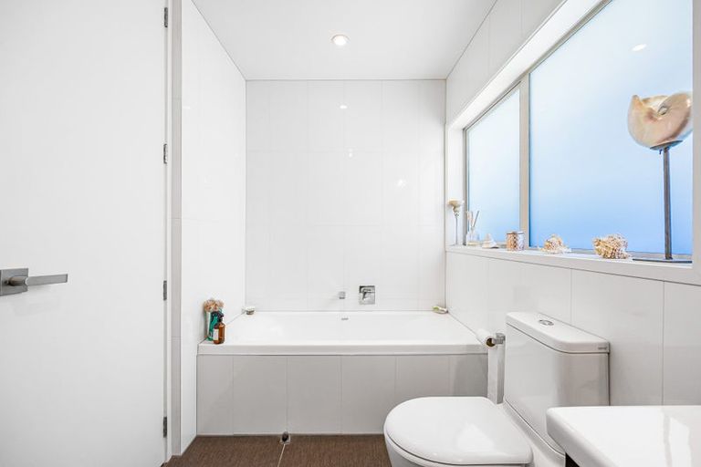 Photo of property in 1/24 Clifton Road, Hauraki, Auckland, 0622