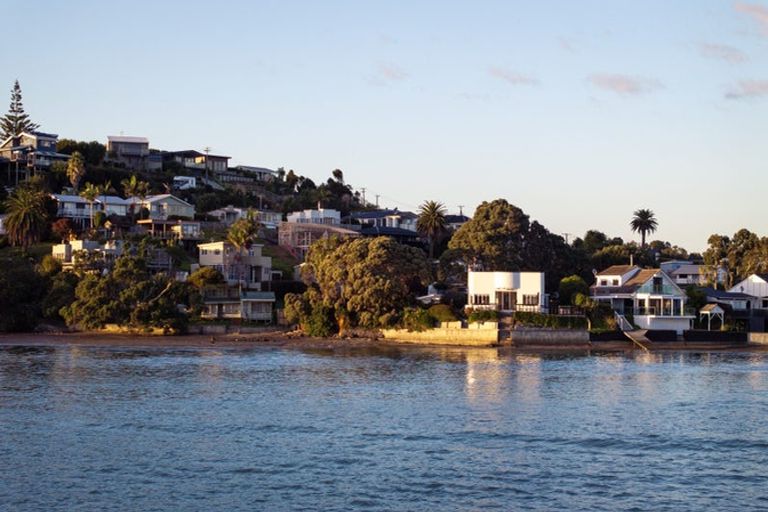 Photo of property in Wallis Street, Raglan, 3225