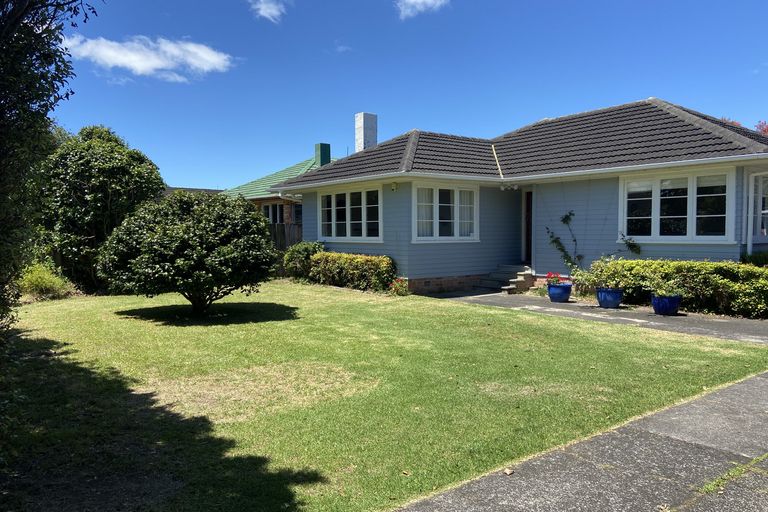 Photo of property in 14 Hereford Street, Te Atatu Peninsula, Auckland, 0610