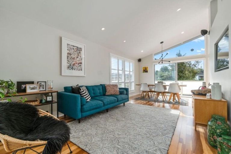 Photo of property in 27 Taioma Crescent, Te Atatu Peninsula, Auckland, 0610