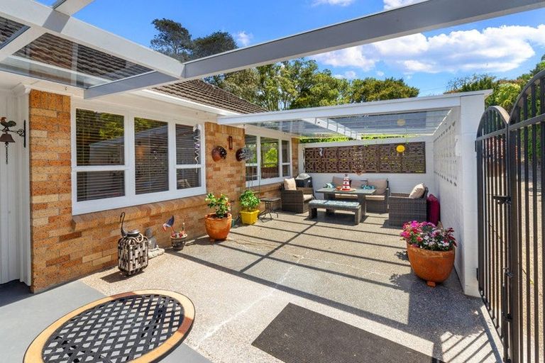 Photo of property in 319 Don Buck Road, Massey, Auckland, 0614