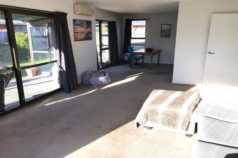 Photo of property in 6 Topaz Place, Bishopdale, Christchurch, 8053