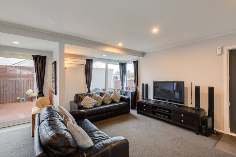 Photo of property in 4 Saunders Place, Redwood, Christchurch, 8051