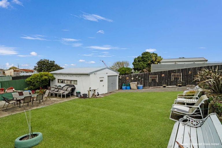 Photo of property in 31 Cross Street, Castlecliff, Whanganui, 4501